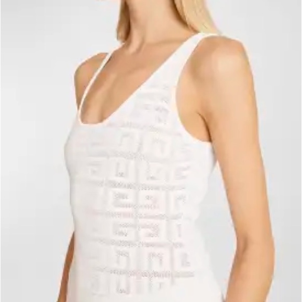 White givenchy outfit - Picture 4 of 7